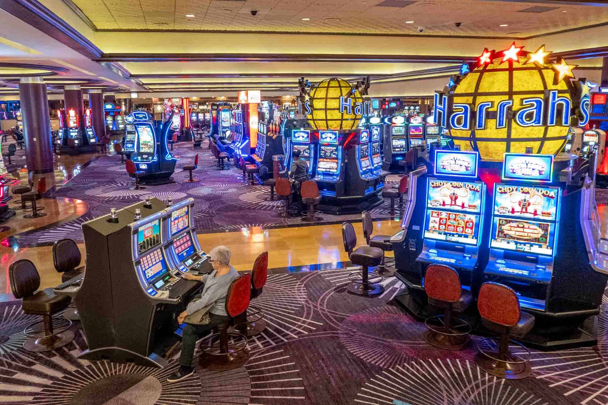 Slot Makinesi Psikolojisi: Kazanma Algısı ve Davranışlar